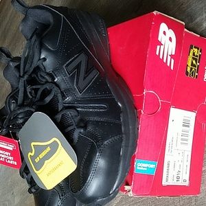 Mens size 10.5 new balance shoes